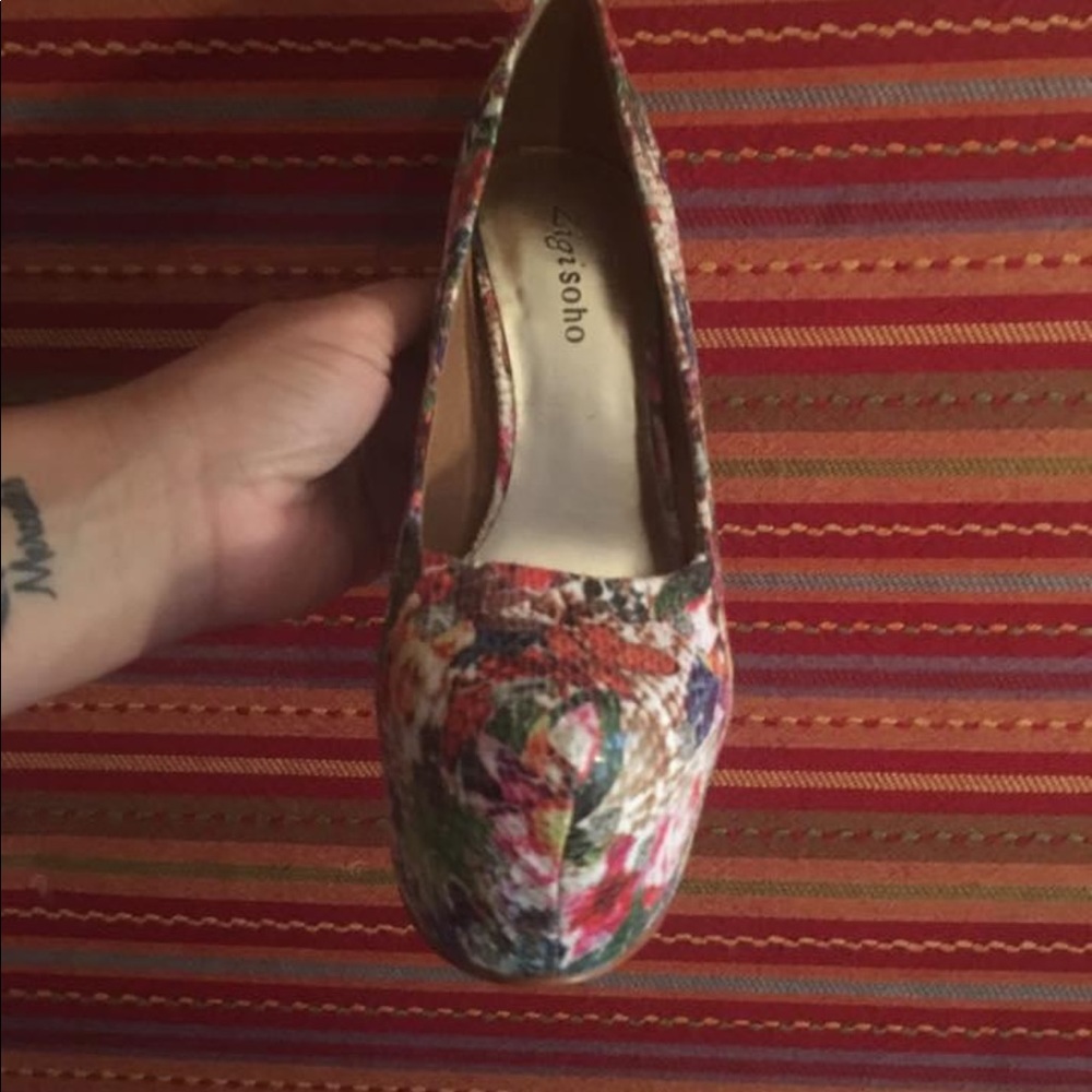 Zigi Soho Floral Stilettos Size 7.5